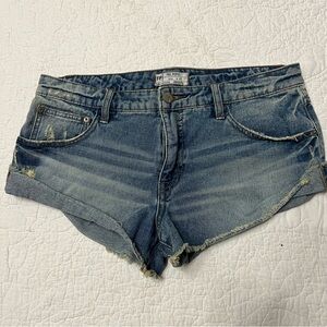 Free people women’s denim shorts distressed micro with pockets size 27 perfect